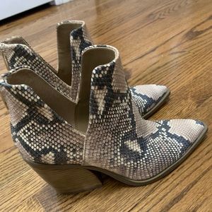 Vince Camuto Gigietta Booties